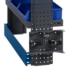 E-Flex kaasupulloteline pakettiautoon 2 pullolle asennettuna hyllyn takapäätyyn räikkäliinoilla