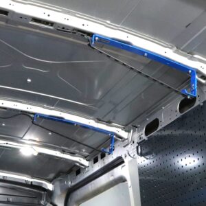 tikasteline pakettiautoon