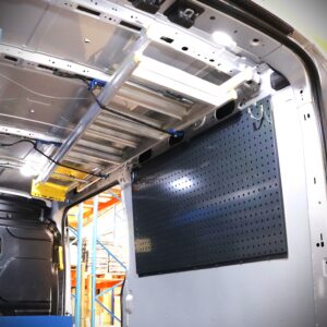 tikasteline pakettiautoon