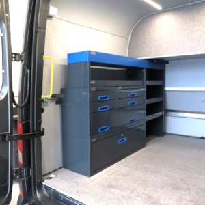 MAN retkeilyauto hyllyt