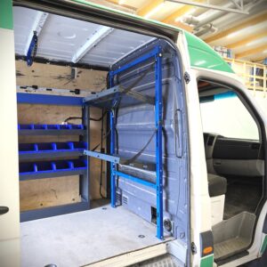 lähettihylly pakettiautoon