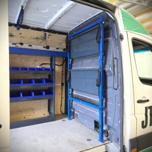 taittuva hylly pakettiautoon