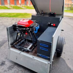 Liukutaso pakettiautoon Rescue Drones Finlandin projektissa
