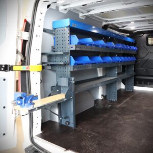 230 cm pakettiauton hylly ruuvipenkillä