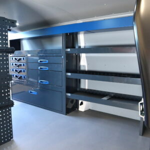 E-Flex 230 cm pakettiauton hyllykkö laatikosto transporterissa