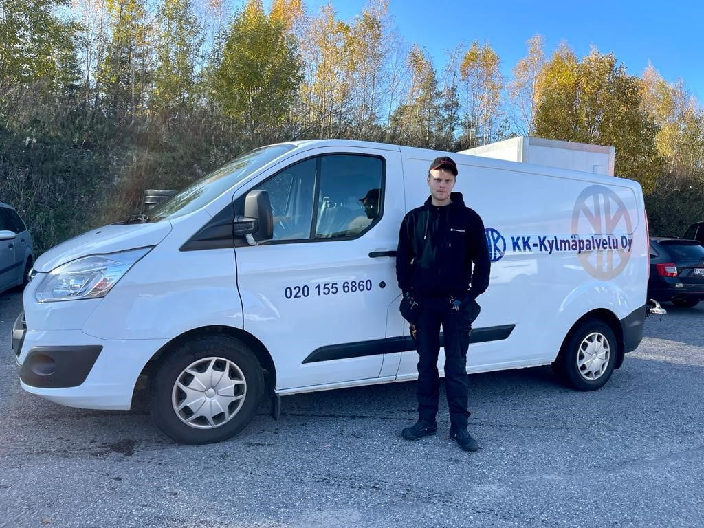 Pakettiautoa työvälineenä käyttävä yritys paljastaa tehokkuutensa salaisuuden – ”Ilman näitä ei kukaan voi tehdä pakettiautolla bisnestä”
