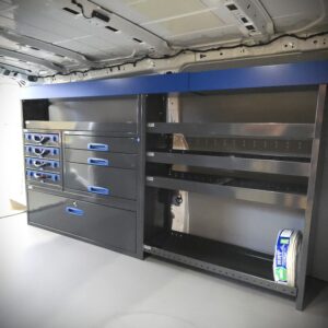 Volkswagen Transporter T7 pakettiauton hylly 230 cm ja 95 cm kaapeliteline