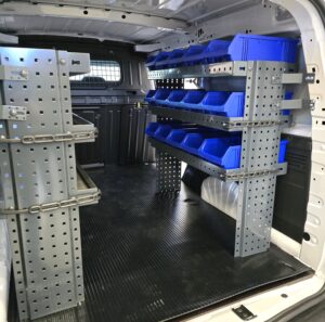 Toyota proace city hyllyt pakettiautoon