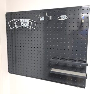 työkalutaulu eli reikälevy pakettiautoon