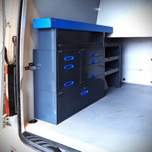 M-B sprinter retkeilyauto hyllyt