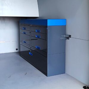 M-B sprinter retkeilyauto hyllyt