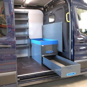 Ford-Transit pakettiauton hyllyt tarmo timpuri