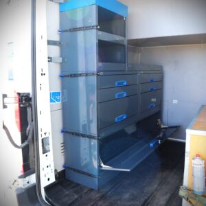 Ford Transit retkeilyauton laatikosto