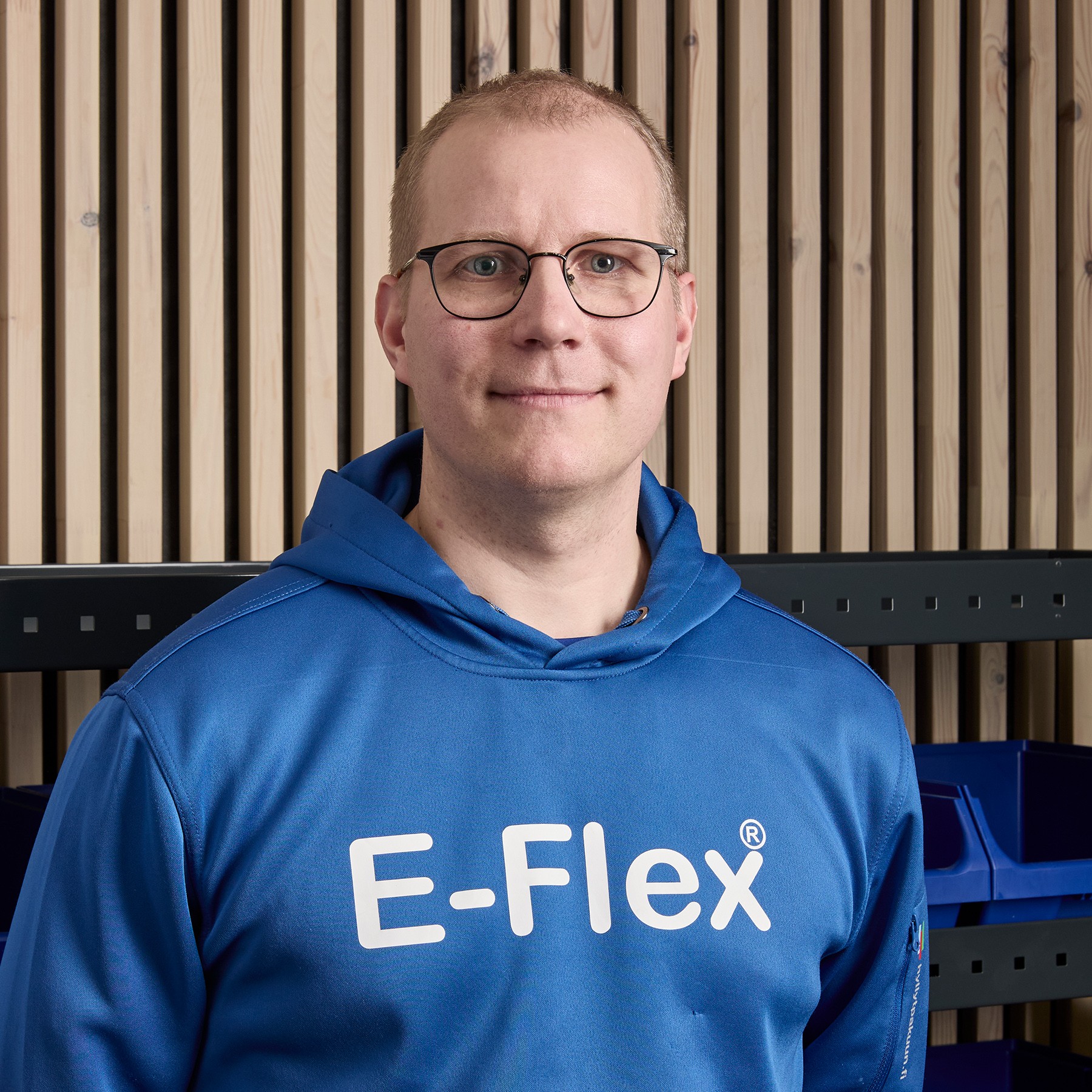 Otto Tast Hyllyt pakuun asiakaspalvelussa