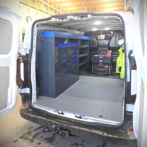 230 cm hyllykkö ja laatikosto salkuilla Volkswagen Transporter T7 pitkä tavaratila